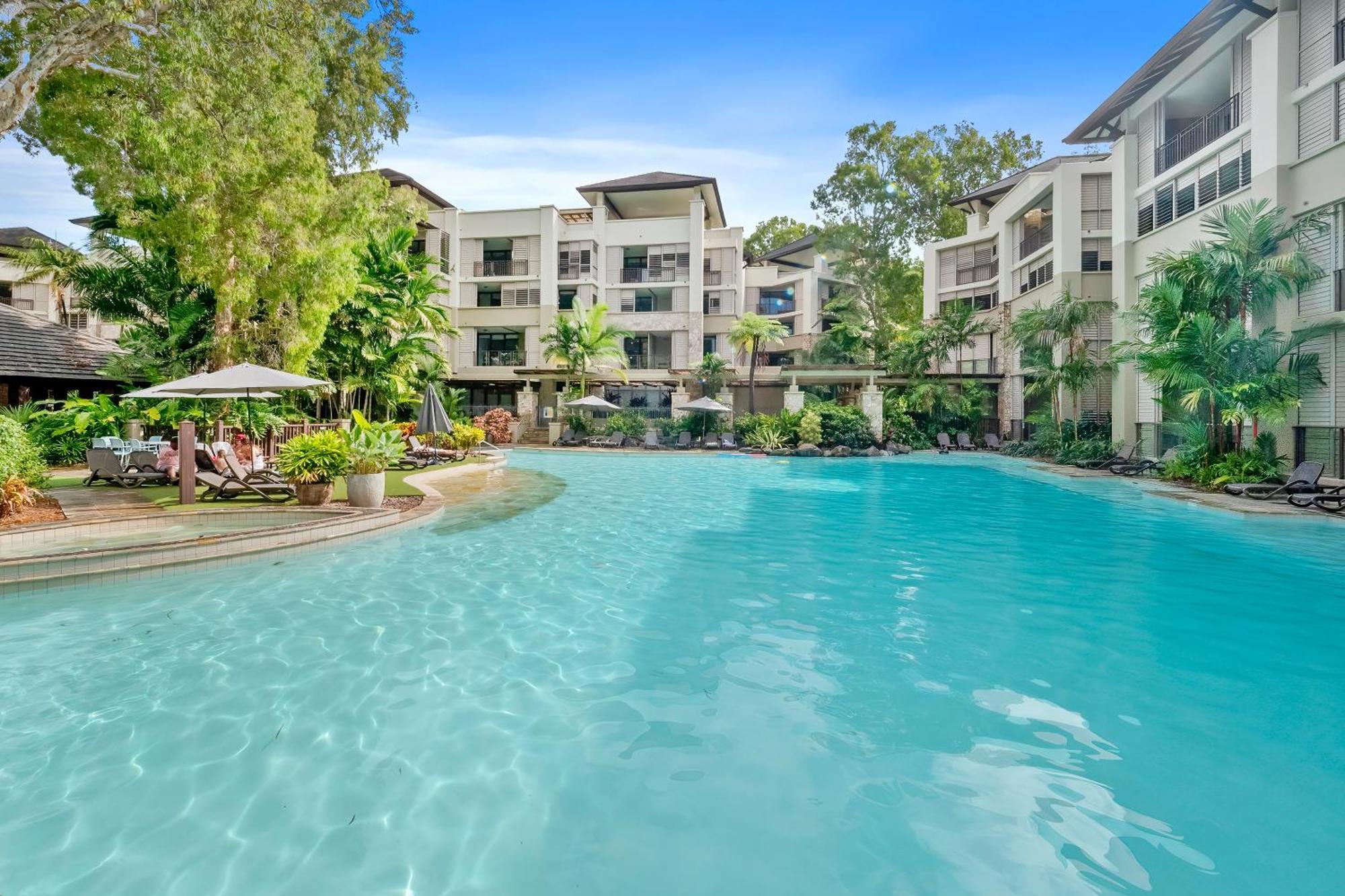 Private Apartments In The Temple Beachfront Resort Palm Cove Buitenkant foto