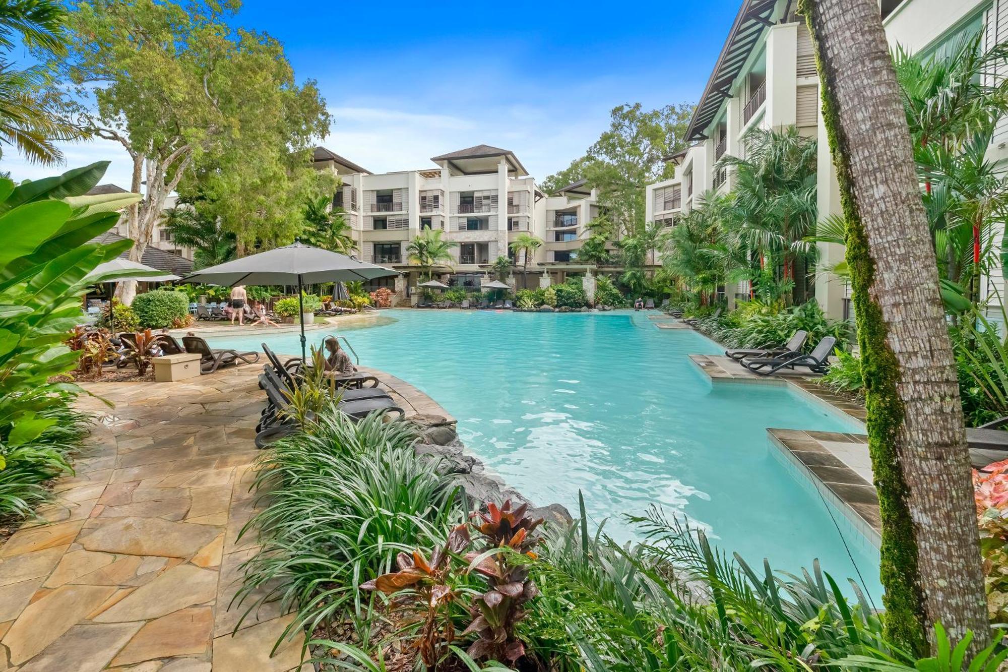 Private Apartments In The Temple Beachfront Resort Palm Cove Buitenkant foto