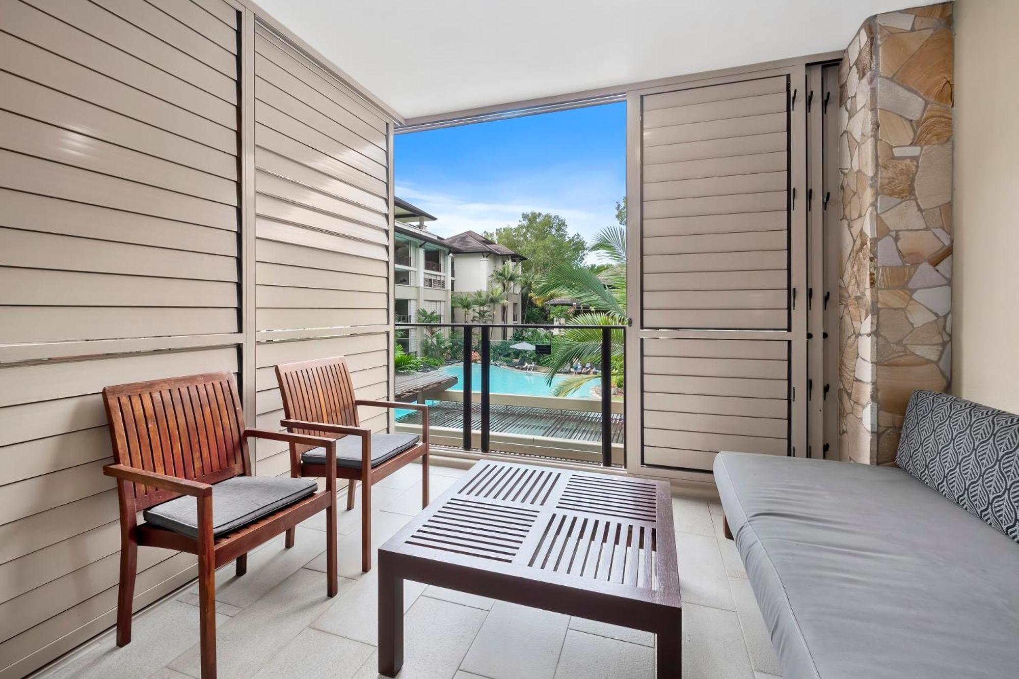Private Apartments In The Temple Beachfront Resort Palm Cove Kamer foto