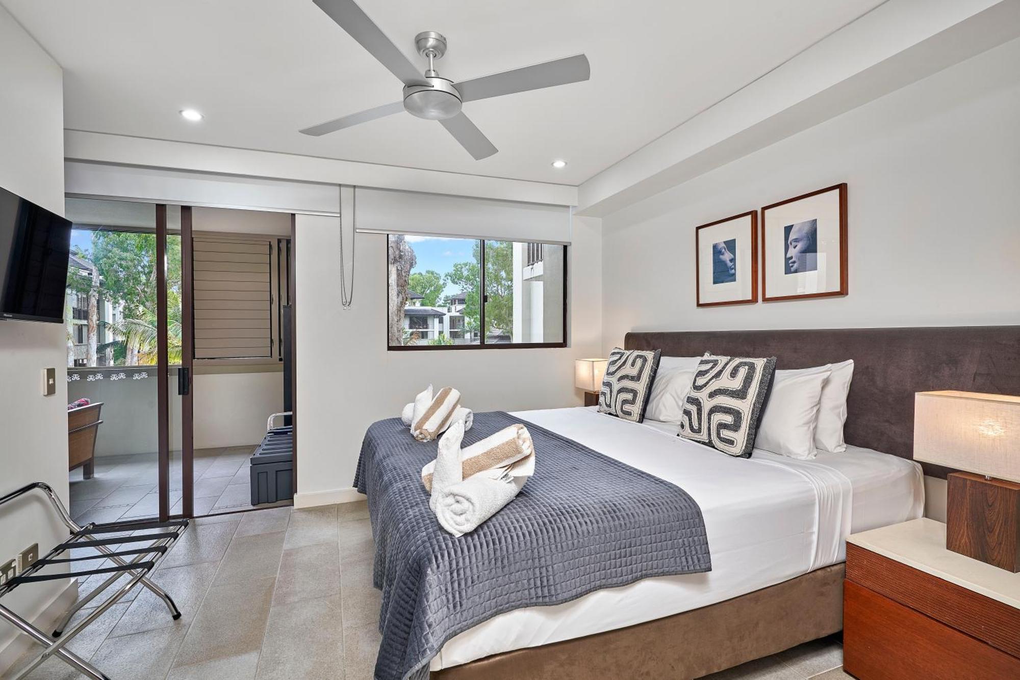 Private Apartments In The Temple Beachfront Resort Palm Cove Kamer foto