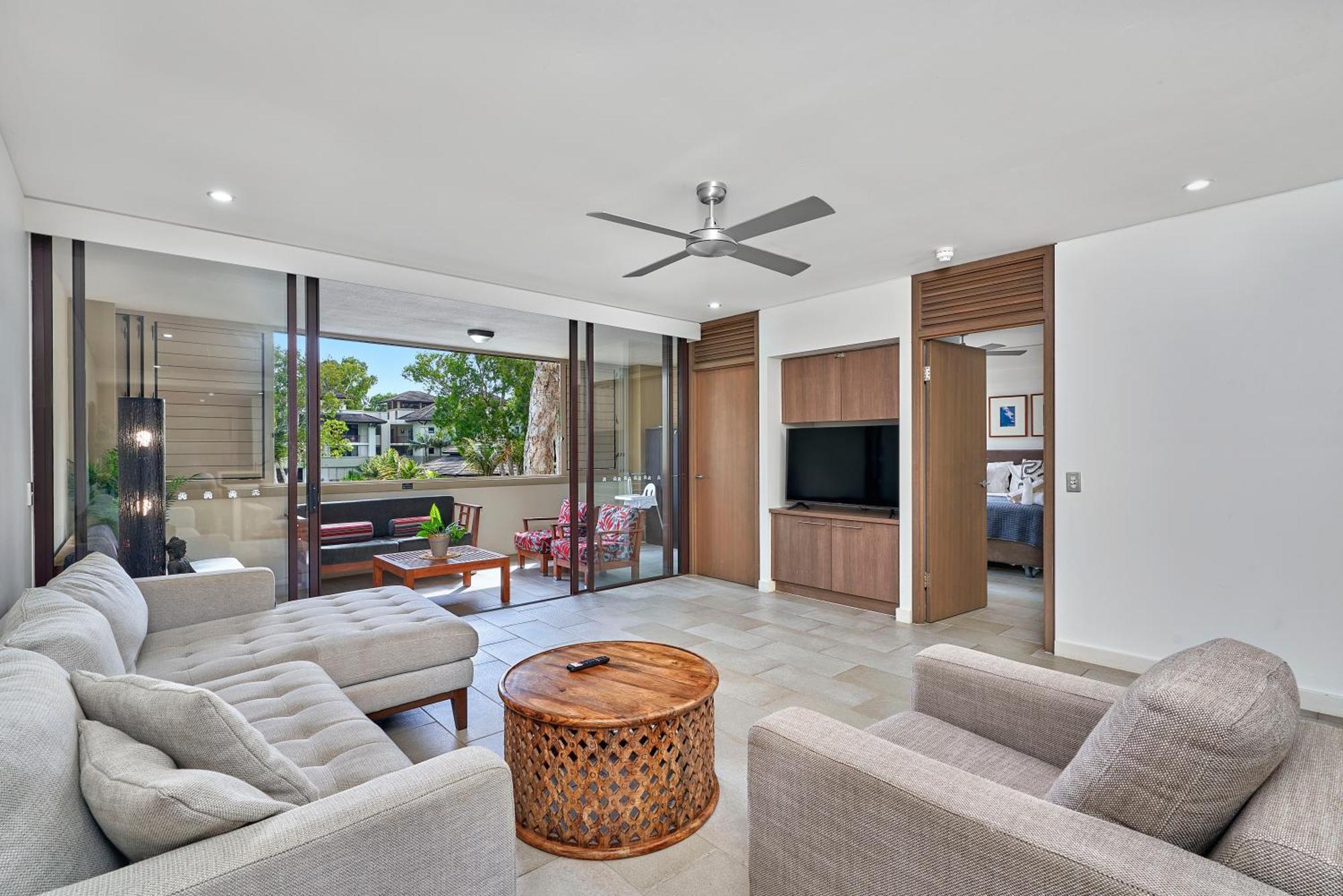 Private Apartments In The Temple Beachfront Resort Palm Cove Kamer foto