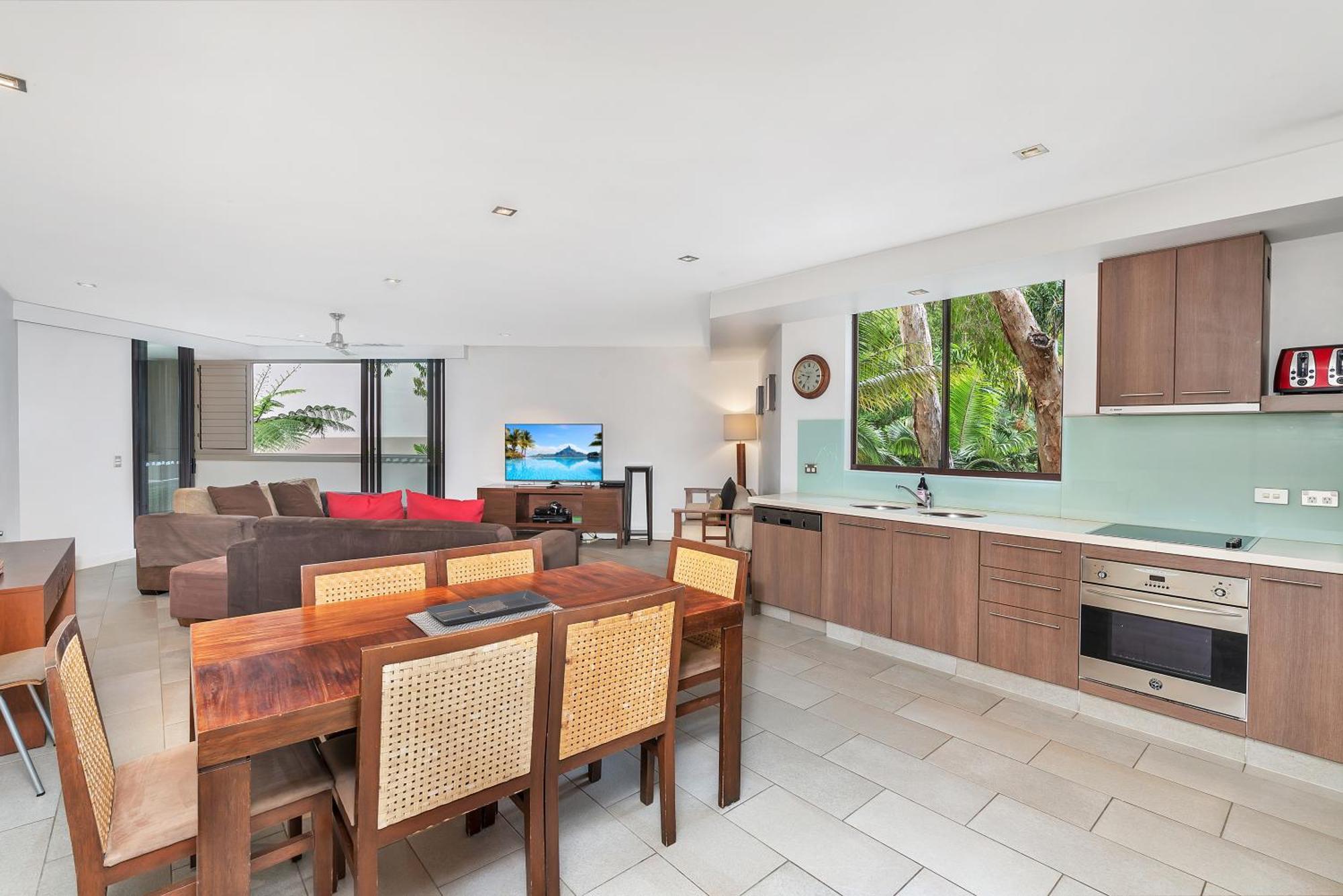 Private Apartments In The Temple Beachfront Resort Palm Cove Kamer foto