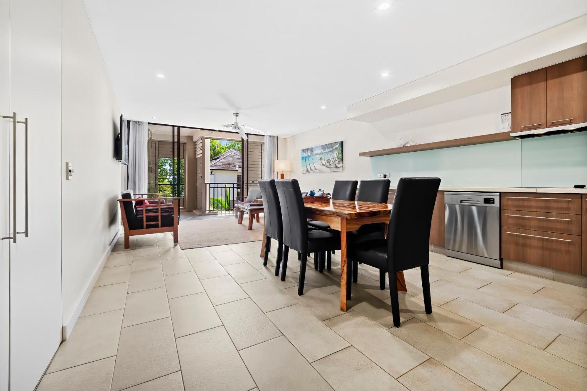 Private Apartments In The Temple Beachfront Resort Palm Cove Kamer foto