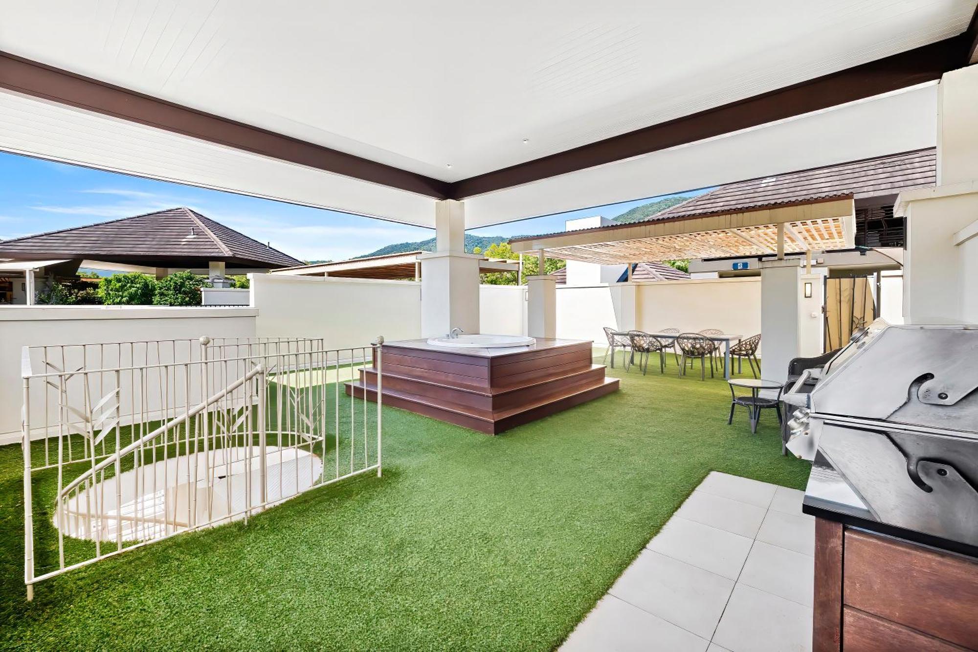Private Apartments In The Temple Beachfront Resort Palm Cove Kamer foto