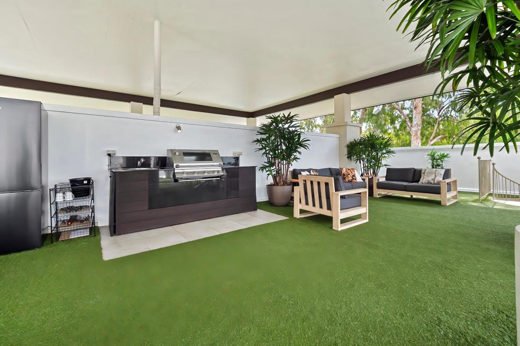 Private Apartments In The Temple Beachfront Resort Palm Cove Kamer foto