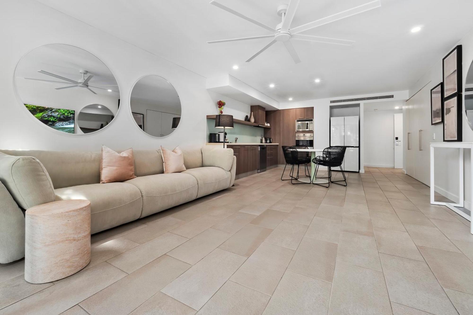 Private Apartments In The Temple Beachfront Resort Palm Cove Kamer foto