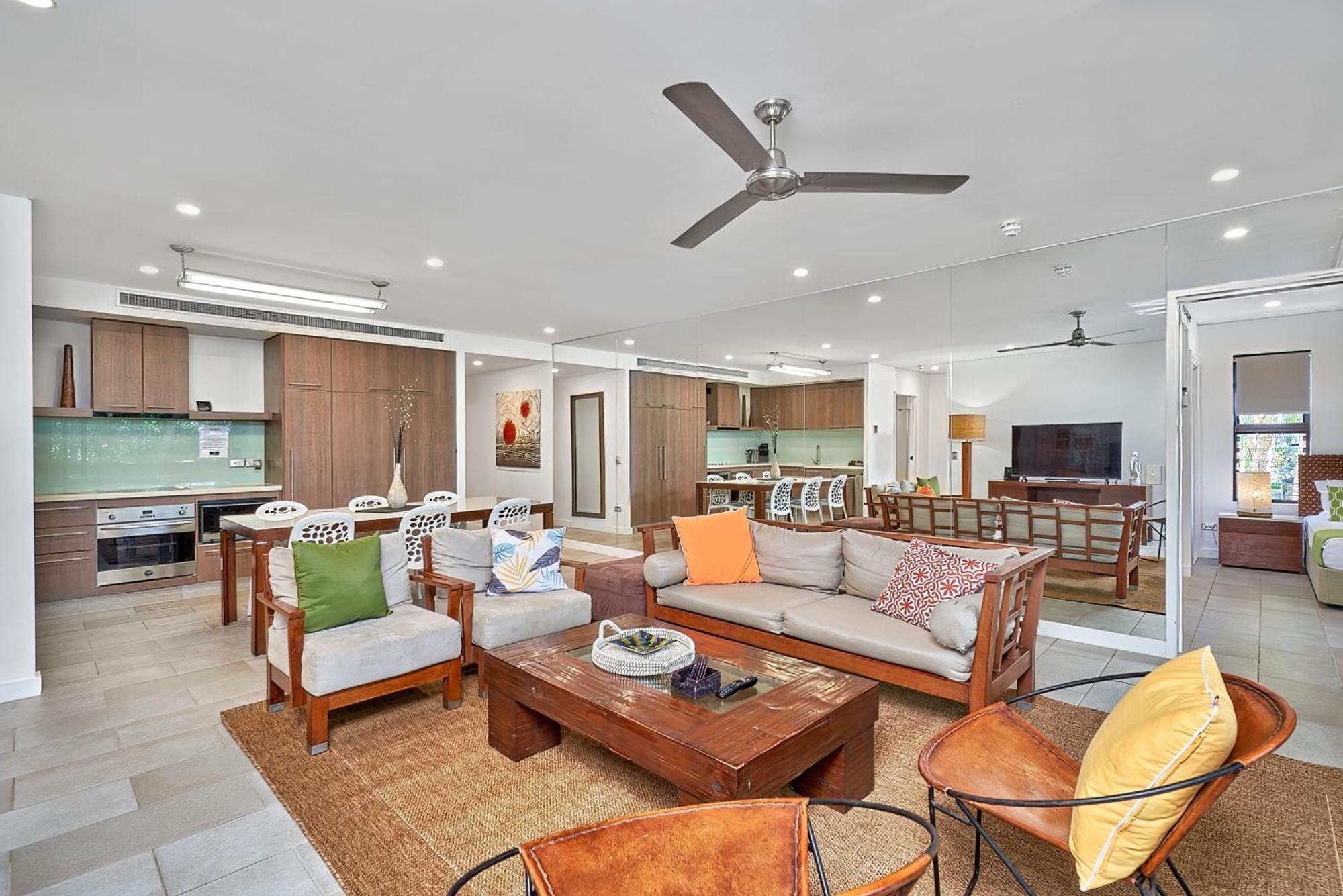 Private Apartments In The Temple Beachfront Resort Palm Cove Kamer foto