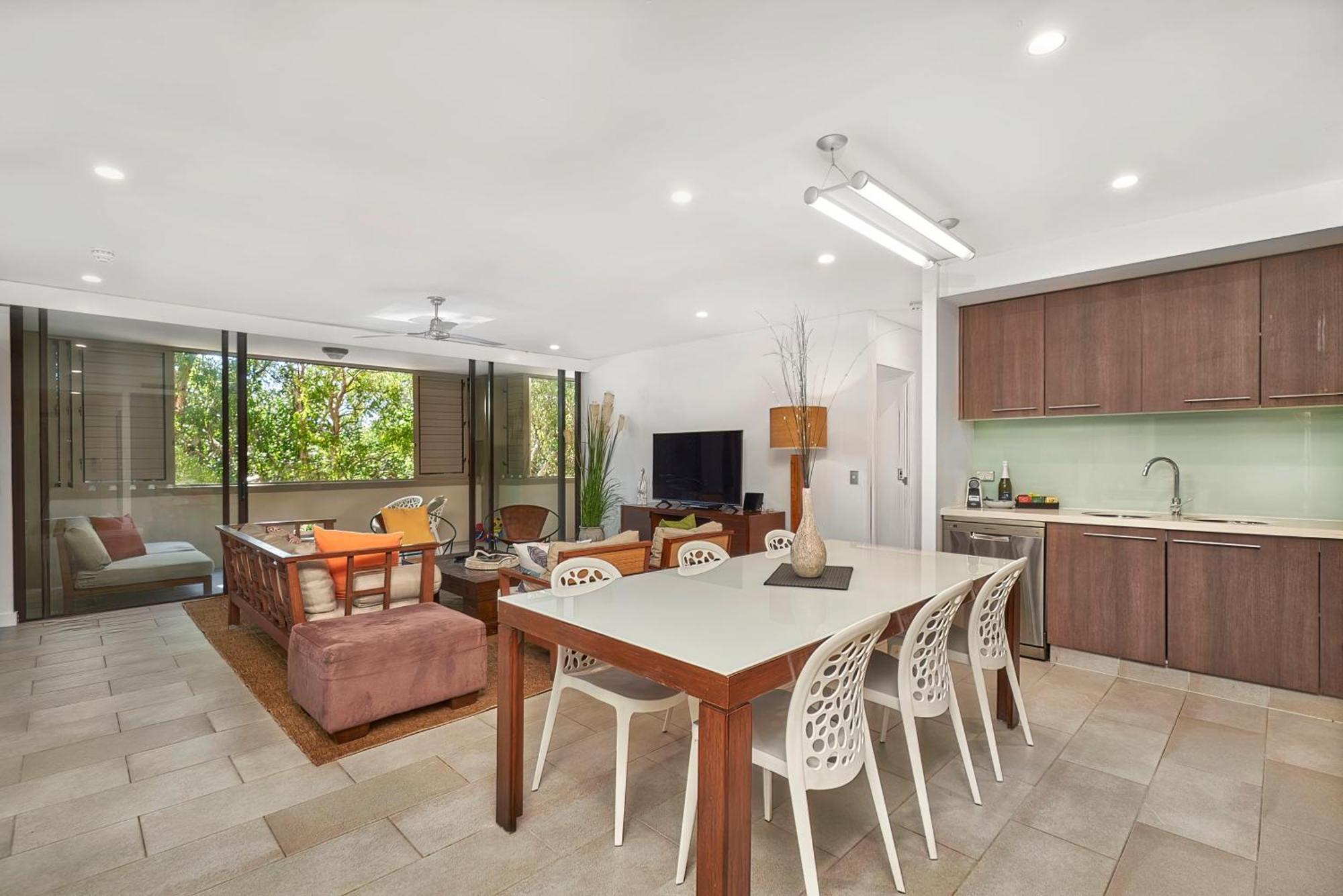 Private Apartments In The Temple Beachfront Resort Palm Cove Kamer foto